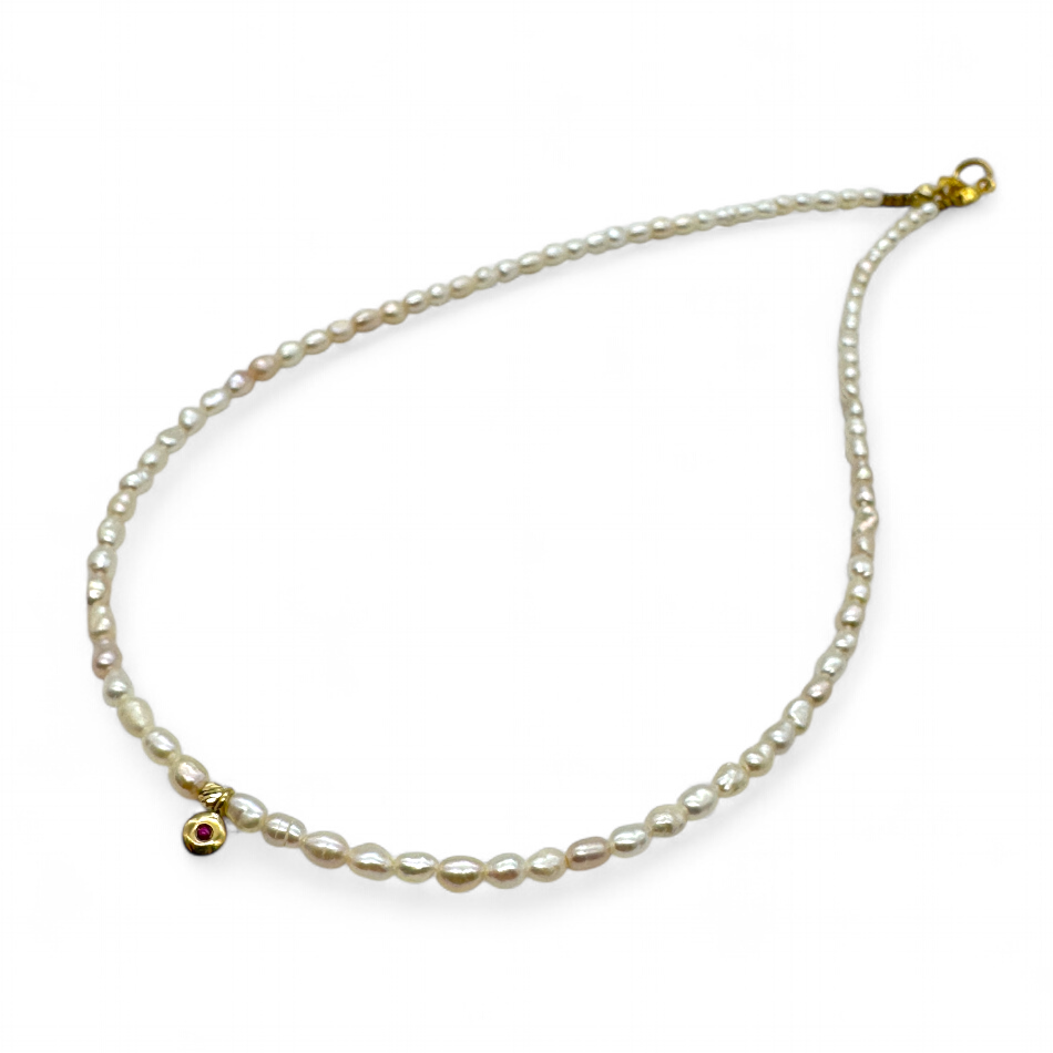 necklace of gold pearls and ruby
